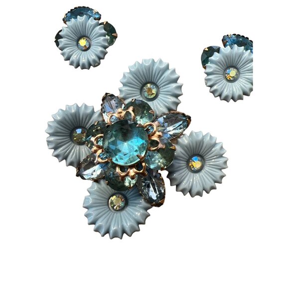 VTG Mid Century Blue Plastic Flowers & Blue Rhinestones Brooch & ClipOn Earrings - Picture 2 of 4